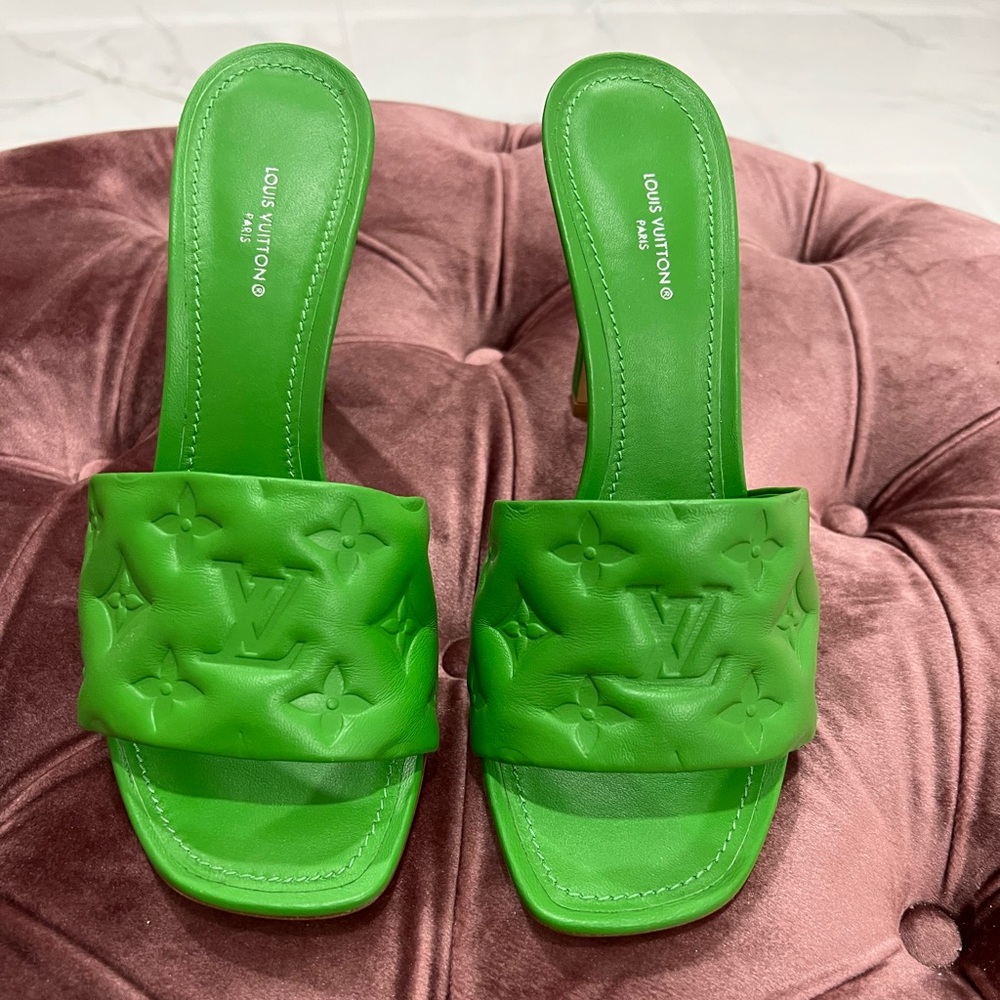 Brand New Green louis vuitton heel